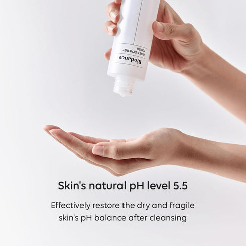 Pregătește pielea pentru o absorbție optimă a serumurilor și cremelor cu tonerul Biodance Synergy, potrivit pentru toate tipurile de ten. wowskin.ro