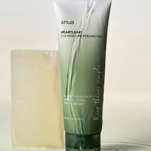 Gel exfoliant coreean cu LHA și Heartleaf, potrivit pentru utilizare frecventă fără iritații. Anua Peeling Gel 120ml lasă pielea netedă, hidratată și luminoasă.