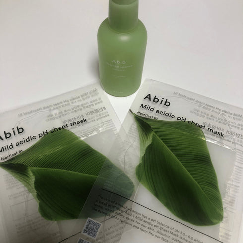 Abib Heartleaf Fit – Calmarea începe cu echilibrul pH-ului
Masca Abib Mild Acidic pH Sheet Mask_Heartleaf Fit oferă calmare, hidratare și echilibru. Cu extract pur de Heartleaf și un pH de 5.5, este perfectă pentru pielea stresată, roșie sau reactivă. Un gest simplu, dar puternic, pentru o piele sănătoasă și echilibrată. wowskin.ro