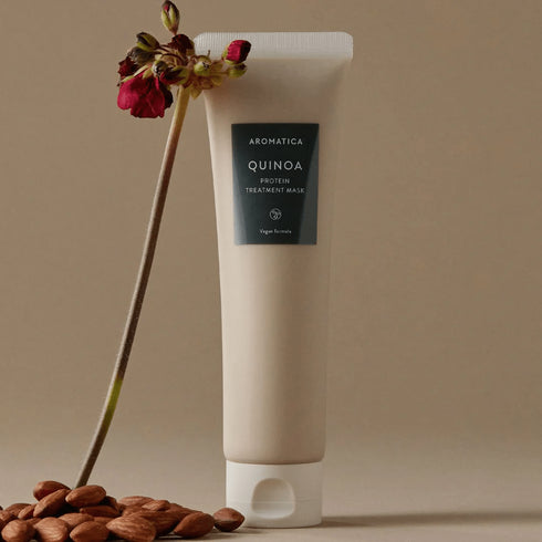 Aromatica Quinoa Hair Mask reface structura părului cu ajutorul proteinelor vegetale din quinoa. Masca intens nutritivă ajută la hidratarea și întărirea firelor fragile.