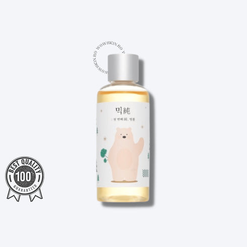 Mixsoon Soondy Centella Asiatica Essence Descoperă esența inovatoare Mixsoon Soondy Centella Asiatica, concepută pentru a-ți revigora și calmarea pielii. Acest produs de 100ml, cu un ambalaj încântător și o sigilă de calitate, este îmbogățit cu extract de Centella Asiatica, cunoscut pentru proprietățile sale de vindecare și regenerare. Formula sa delicată este ideală pentru pielea sensibilă, ajutând la reducerea roșeței și la promovarea unui ten mai uniform.