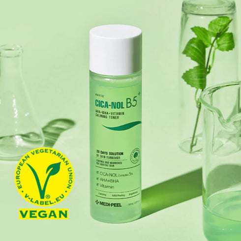 Phyto Cica-Nol B5 AHA BHA Vitamin Calming Toner Revigorați și calmați pielea cu tonerul Medi-Peel Phyto Cica-Nol B5, un elixir bogat în AHA, BHA și vitamine, conceput pentru a promova un ten sănătos și radiant. Ideal pentru pielea sensibilă sau iritată, acest toner de 150ml ajută la echilibrarea nivelului de pH și la exfolierea delicată a pielii. Complexul Cica-Nol și vitamina B5 lucrează împreună pentru a hidrata, calma și îmbunătăți textura pielii, lăsând-o moale și netedă.