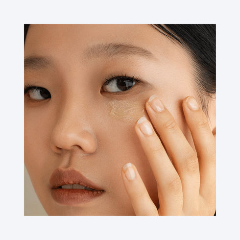 Ser pentru ochi cu ginseng și retinal ce oferă fermitate și hidratare în profunzime.
Ideal pentru pielea matură, combate cearcănele și liniile fine. wowskin.ro