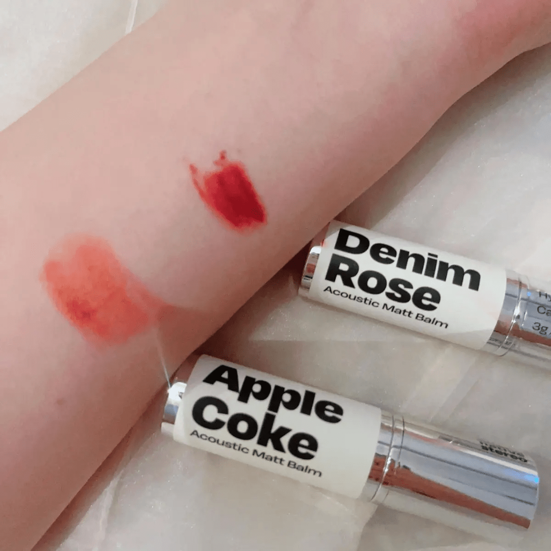 Ruj mat în nuanță Apple Coke – intensitate și eleganță într-un singur produs
Perfect pentru un machiaj de seară sau un look îndrăzneț, Alternative Stereo #03 oferă durabilitate și stil. WowSkin Romania
