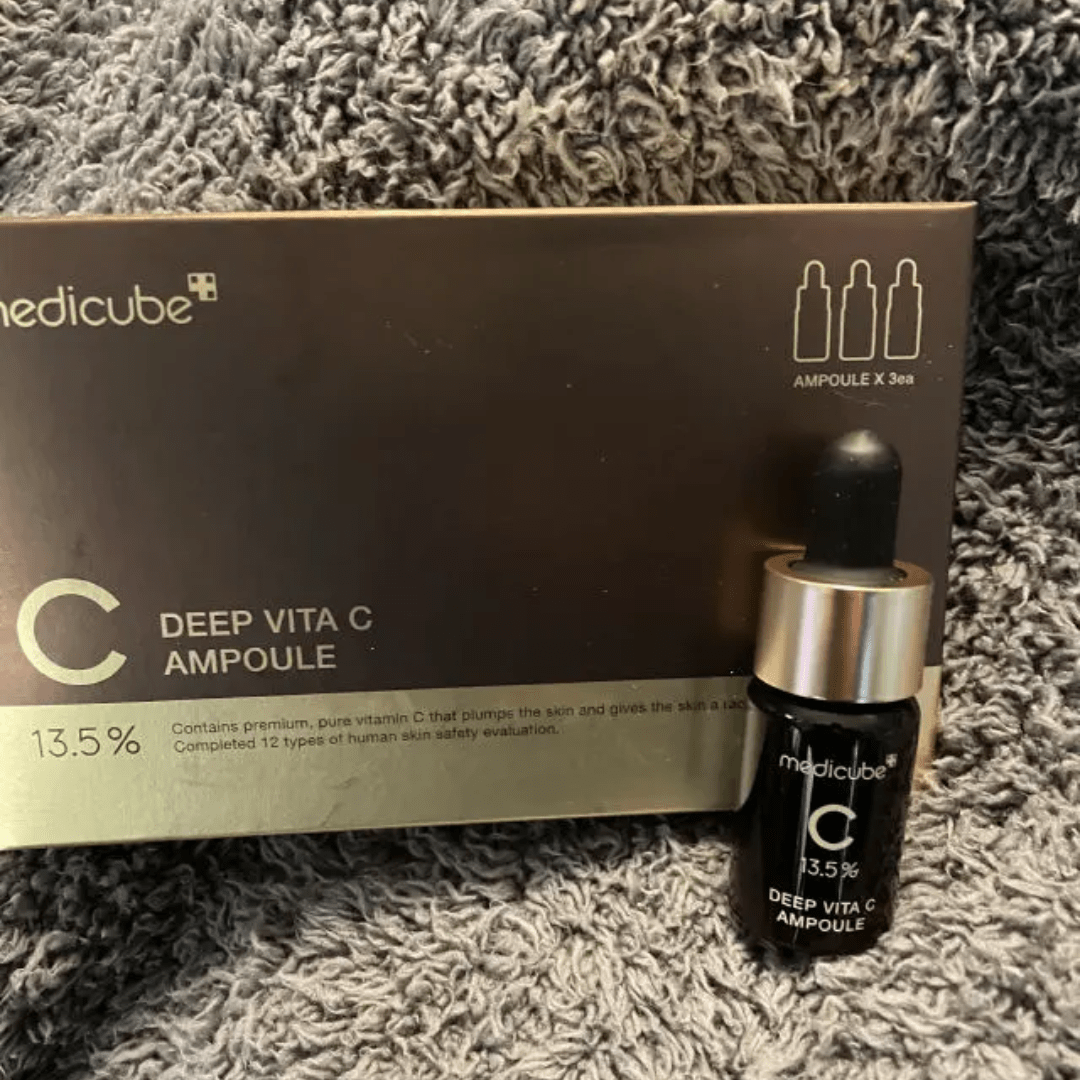 Fiole cu vitamina C pură pentru un tratament premium anti-pete și iluminator, testat dermatologic.
Medicube Deep Vita C Ampoule 2.0 este alegerea perfectă pentru un ten sănătos și luminos. wowskin.ro