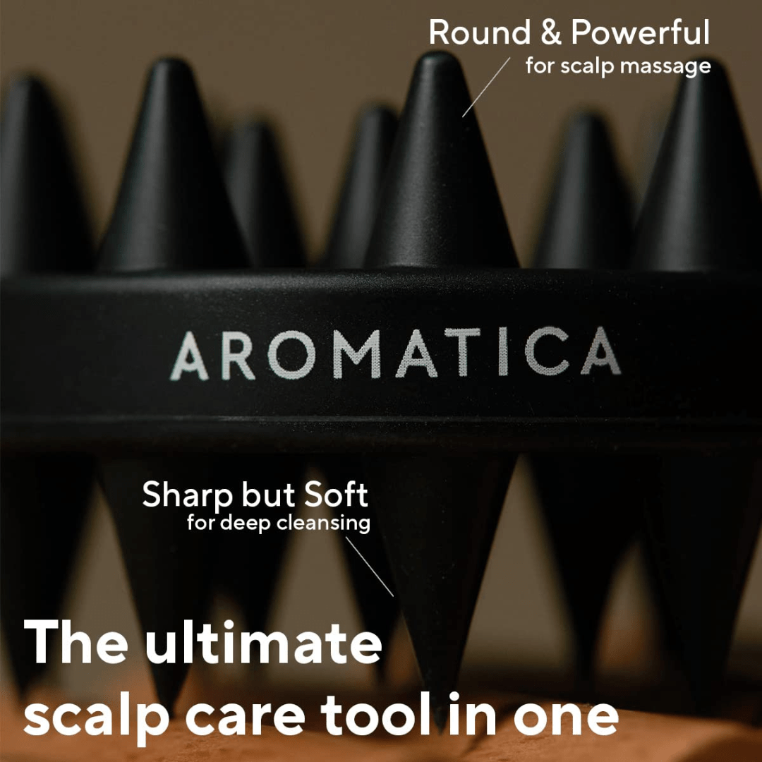 Experimentează o senzație de spa acasă cu peria de curățare scalp Aromatica Dual. Activează rădăcinile părului și ajută la absorbția tratamentelor capilare.