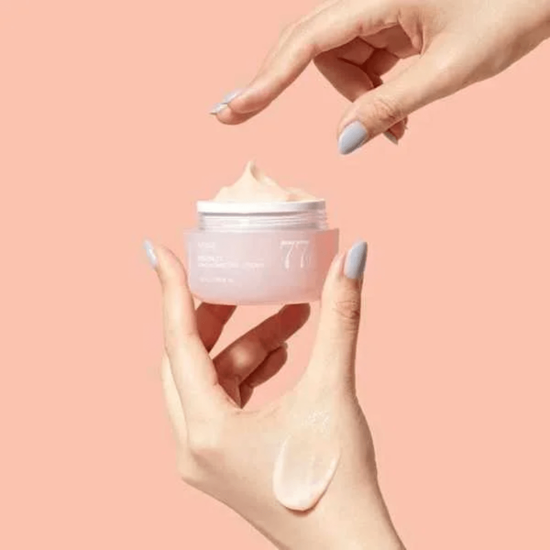 Anua Peach 77 Niacin Cream hrănește intens pielea uscată și sensibilă.Textură bogată, formulă calmantă, perfectă pentru tenul tern și deshidratat.
 WowSkin Romania