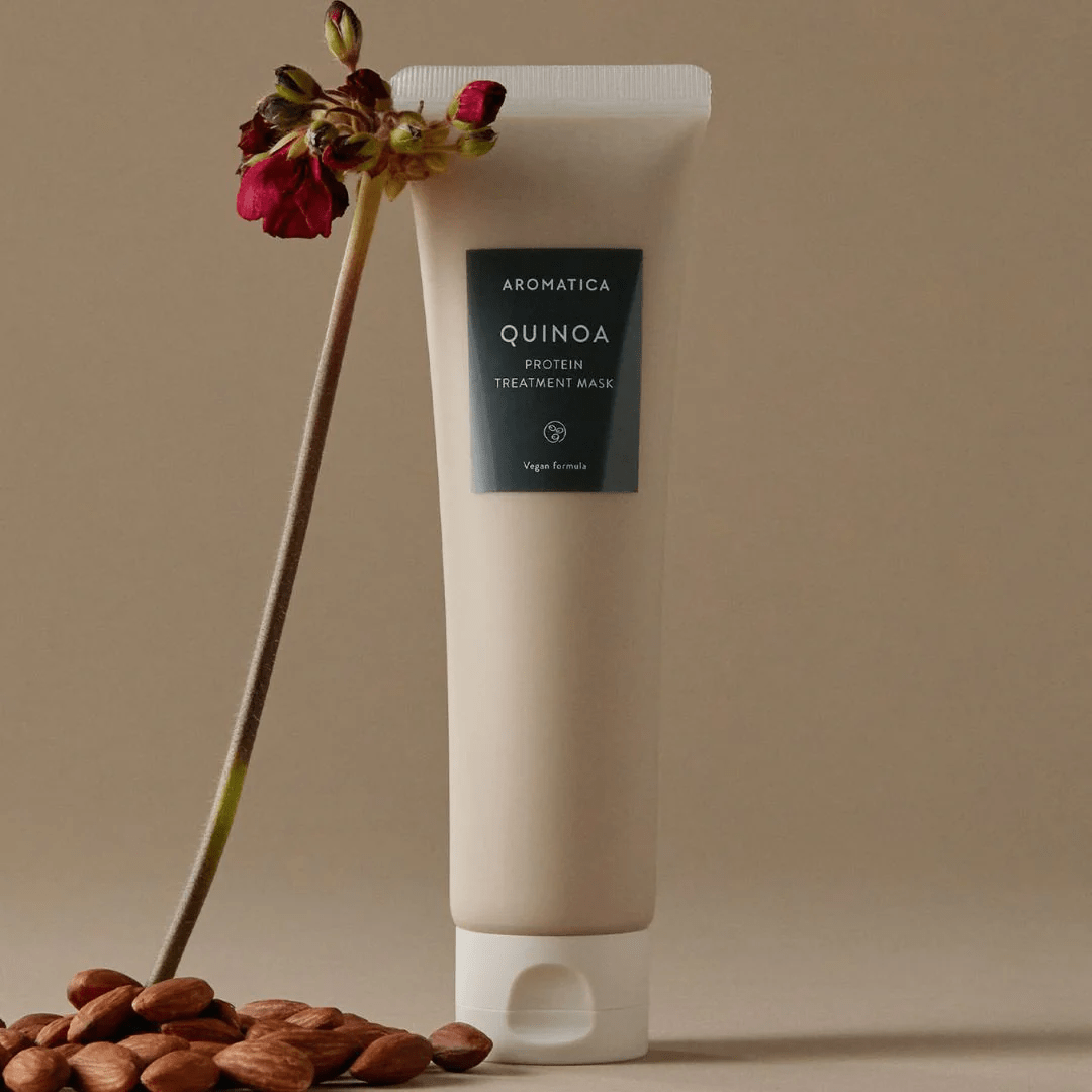 Aromatica Quinoa Hair Mask reface structura părului cu ajutorul proteinelor vegetale din quinoa. Masca intens nutritivă ajută la hidratarea și întărirea firelor fragile.
