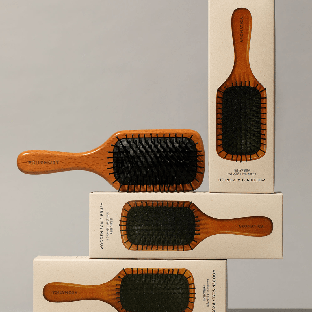 Descoperă beneficiile unui scalp sănătos cu peria din lemn Aromatica M – ideală pentru detoxifiere și relaxare zilnică. Design ergonomic și durabil.