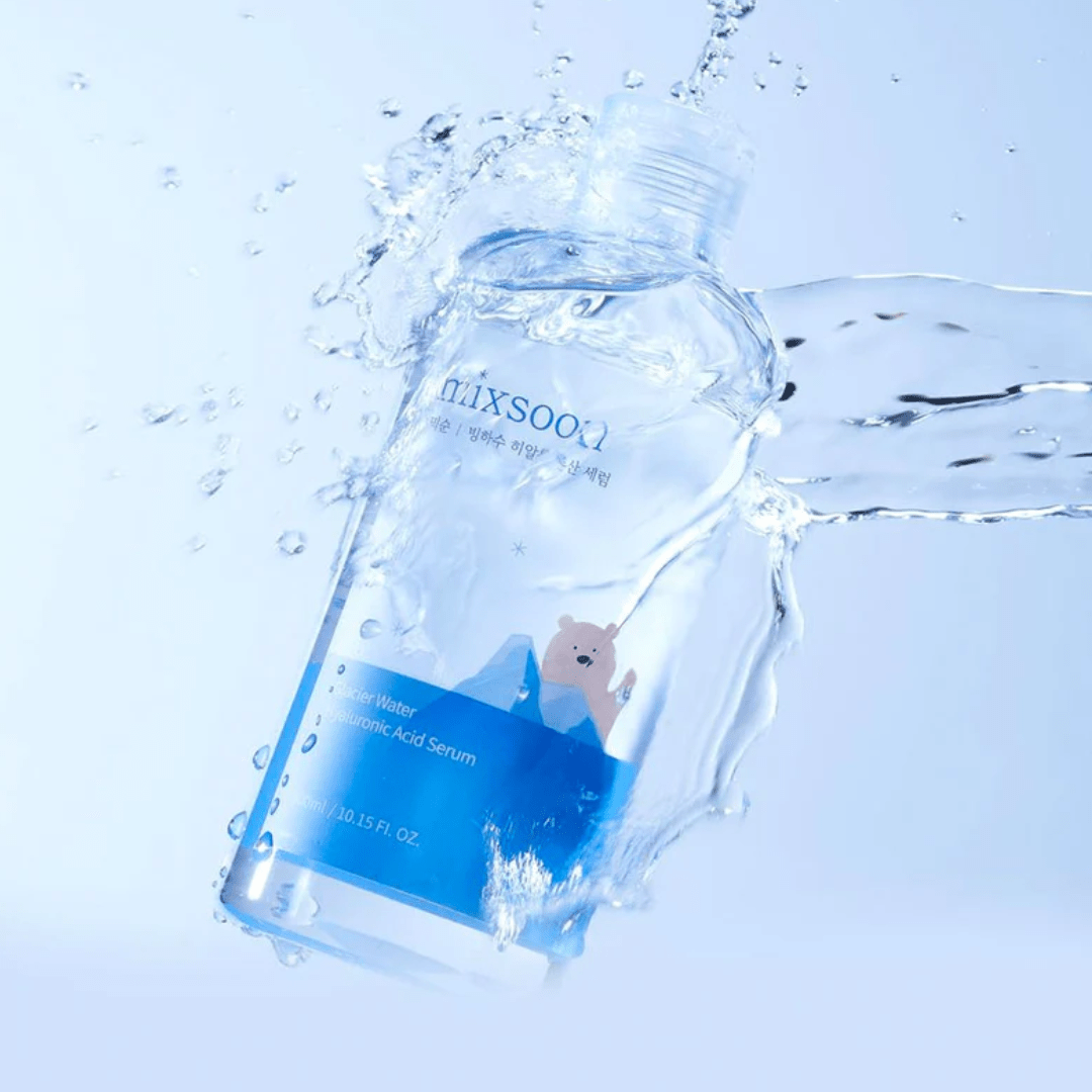 Glacier Water Hyaluronic Acid Serum Descoperă hidratarea profundă cu Mixsoon Glacier Water Hyaluronic Acid Serum, un ser avansat de 300ml destinat să infuzeze pielea cu esența revitalizantă a apelor de ghețar. Formula unică combină puterea hidratantă a acidului hialuronic cu puritatea apei de ghețar pentru a reda tenului tău aspectul sănătos și luminos. Ideal pentru toate tipurile de piele, acest ser oferă o hidratare de lungă durată și ajută la menținerea unei bariere cutanate puternice.