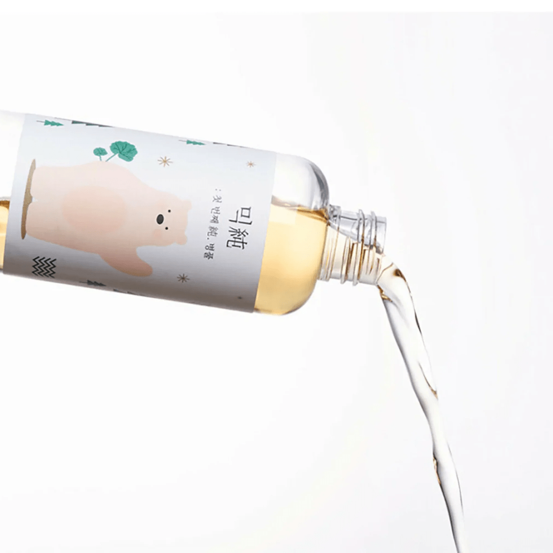 Mini Soondy Centella Asiatica Essence Mixsoon prezintă Soondy Centella Asiatica Essence, o întruchipare a frumuseții minimaliste care acordă prioritate nevoilor fundamentale ale pielii. Infuzată cu bunătatea Centella Asiatica, această esență este o simfonie liniștitoare pentru piele, oferind o hidratare profundă și o retragere senină de la stresul cotidian. Ideală pentru cei care caută o notă de puritate în rutina lor de îngrijire a pielii