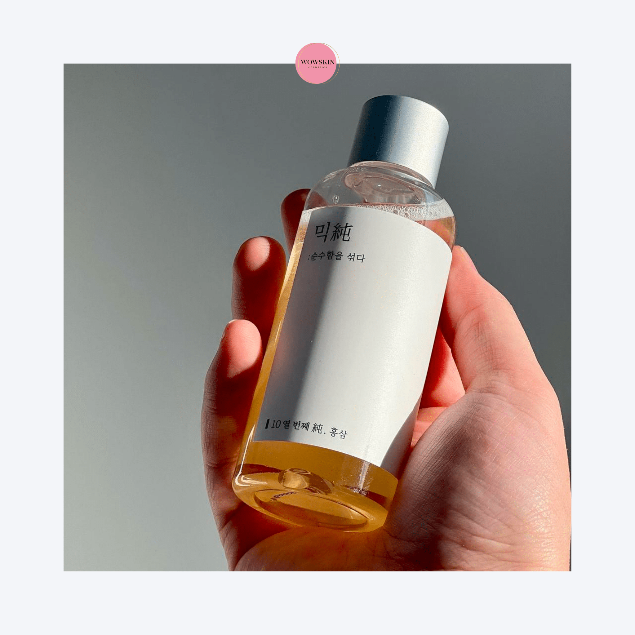 MixSoon Paxan Ginseng Root Essence Revitalizează-ți pielea cu Mixsoon Paxan Ginseng Root Essence, o esență luxoasă de 100ml infuzată cu rădăcină pură de ginseng. Acest produs inovator promite să trezească pielea obosită, stimulând circulația și promovând regenerarea celulară. Bogată în antioxidanți naturali, esența noastră este concepută pentru a proteja pielea împotriva stresului oxidativ și a îmbătrânirii premature, lăsând-o suplă, hidratată și strălucitoare.